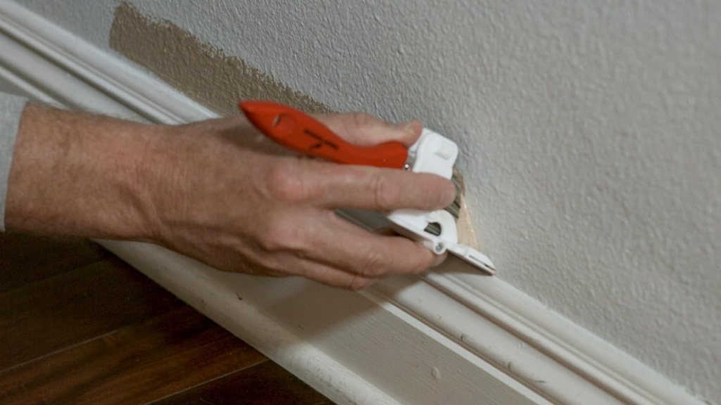 emery-edger-two-edging-tools-for-baseboa-4.jpg